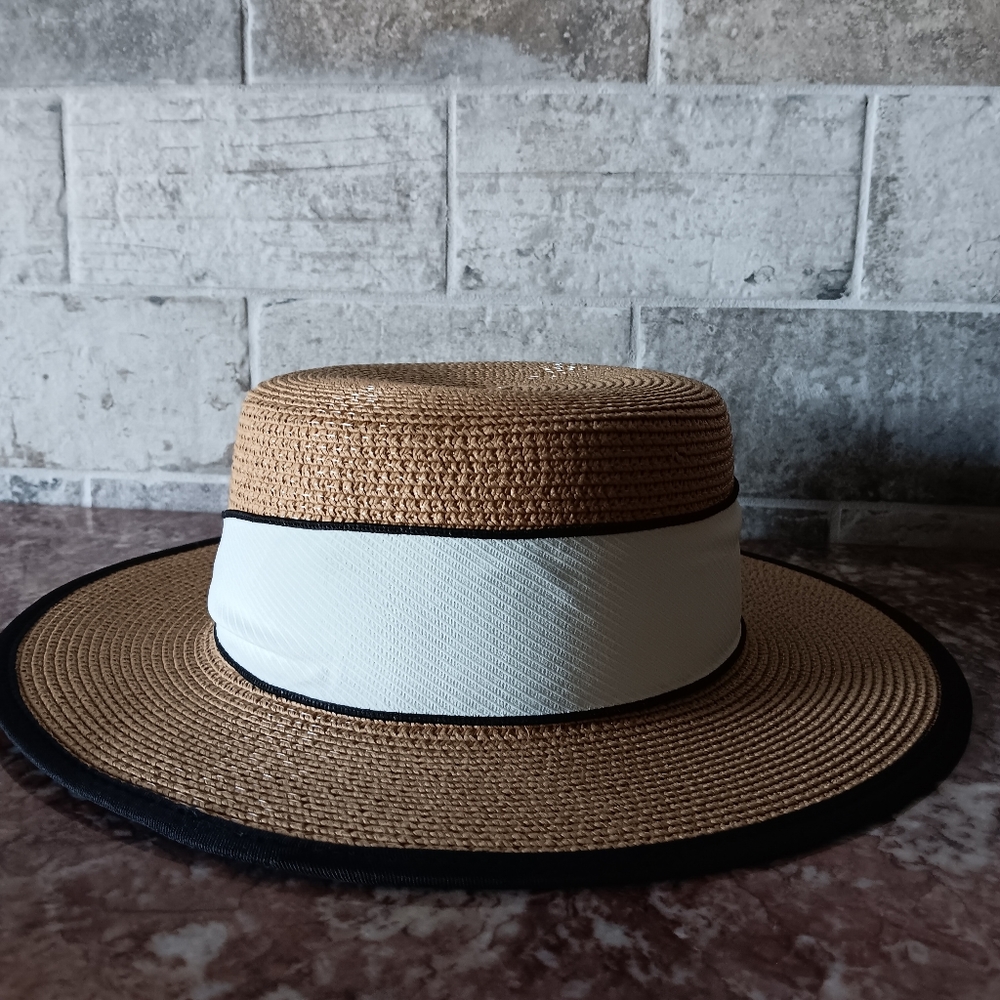 Straw Hats View 3